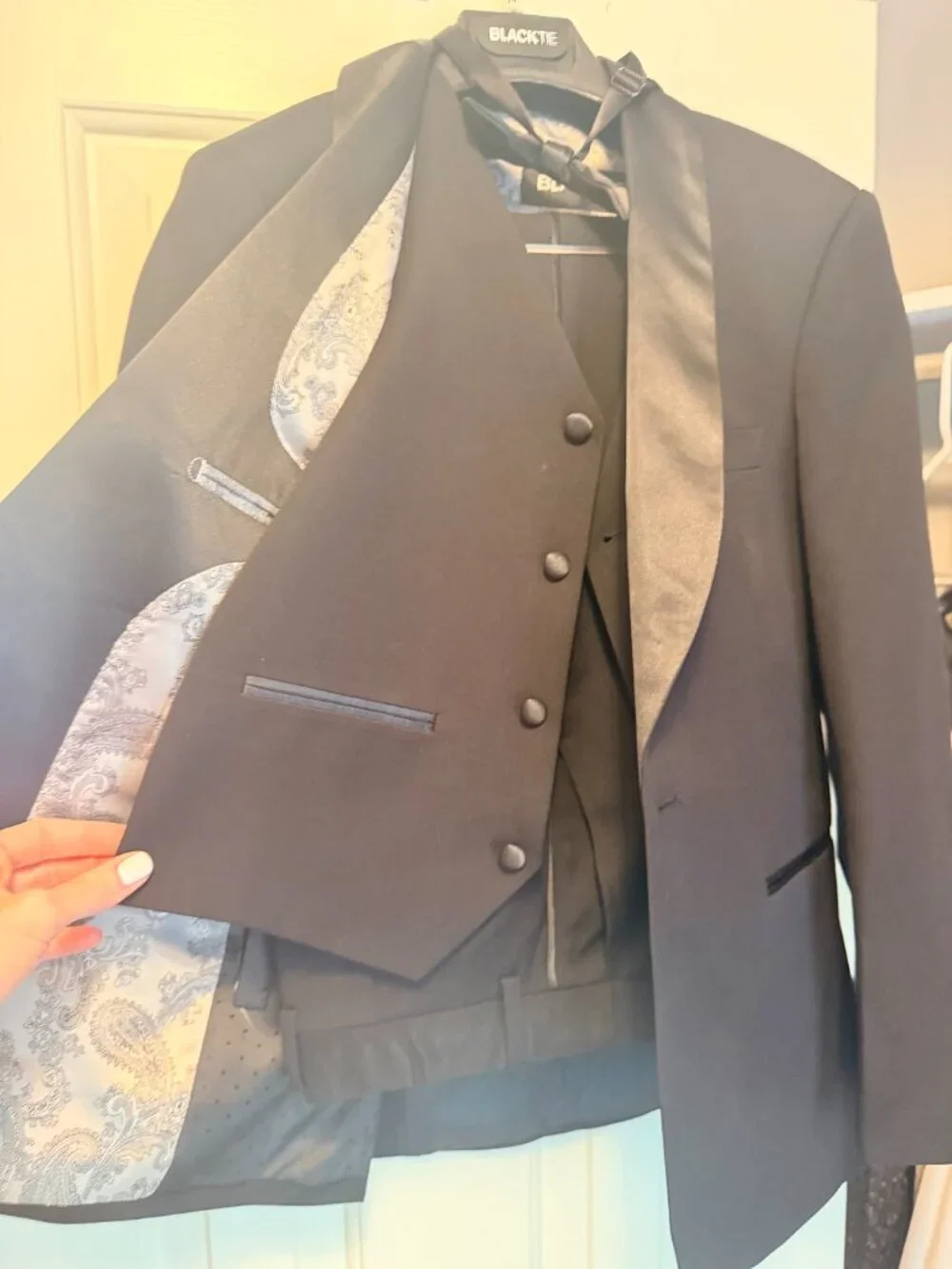 Black Tie Tuxedo (boys, size 14)